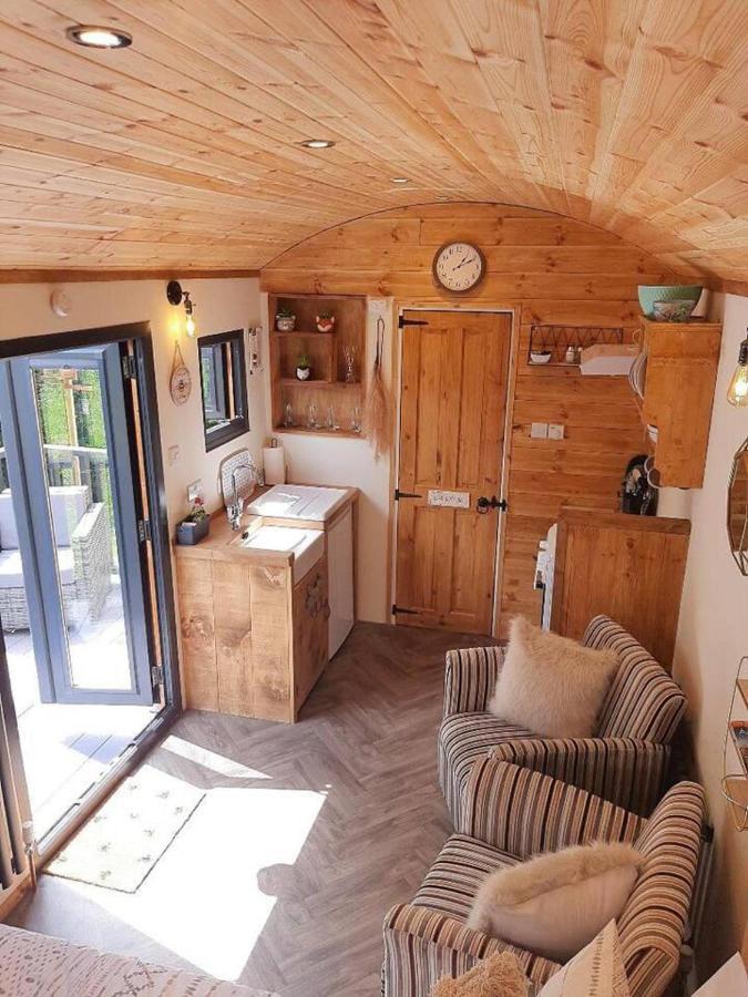 GwalchmaiShepherds Hut With Hot Tub On Anglesey North Wales别墅 外观 照片