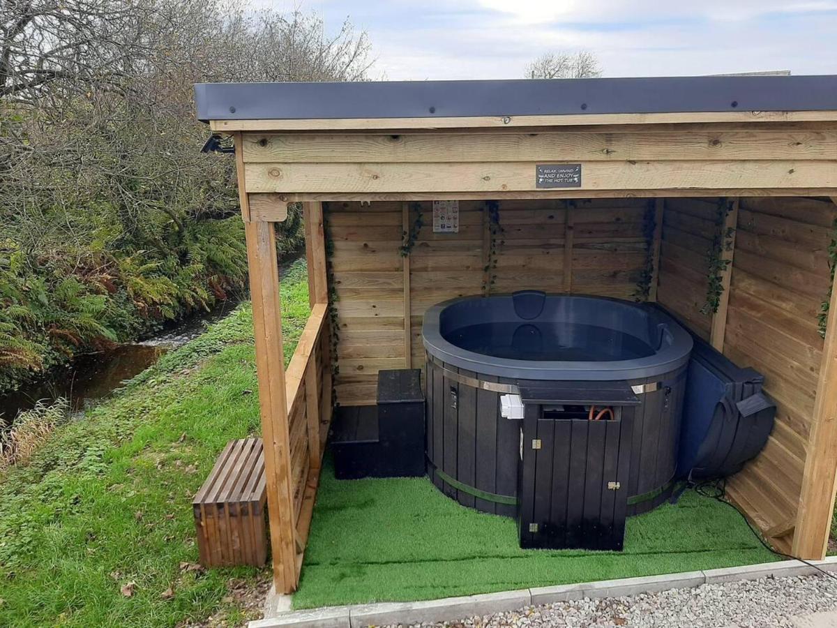 GwalchmaiShepherds Hut With Hot Tub On Anglesey North Wales别墅 外观 照片