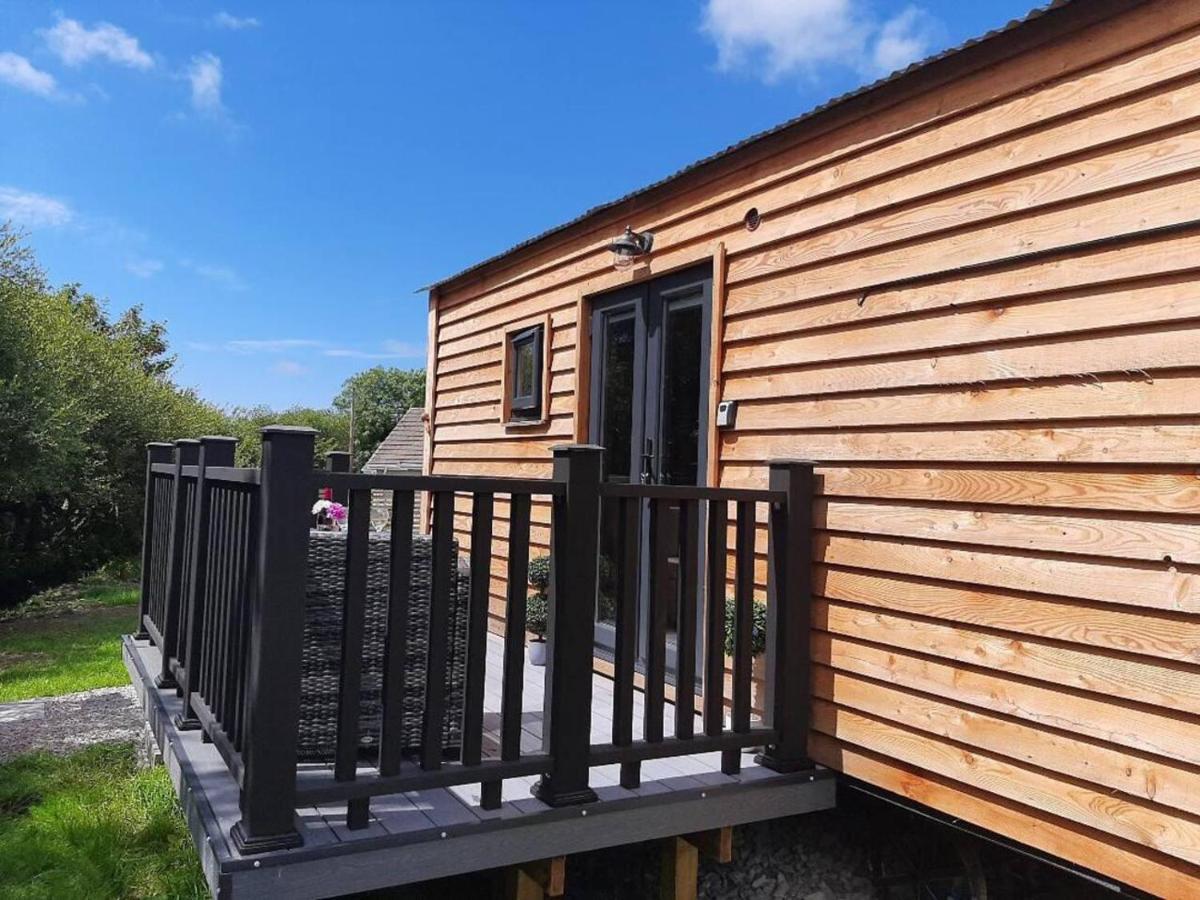 GwalchmaiShepherds Hut With Hot Tub On Anglesey North Wales别墅 外观 照片